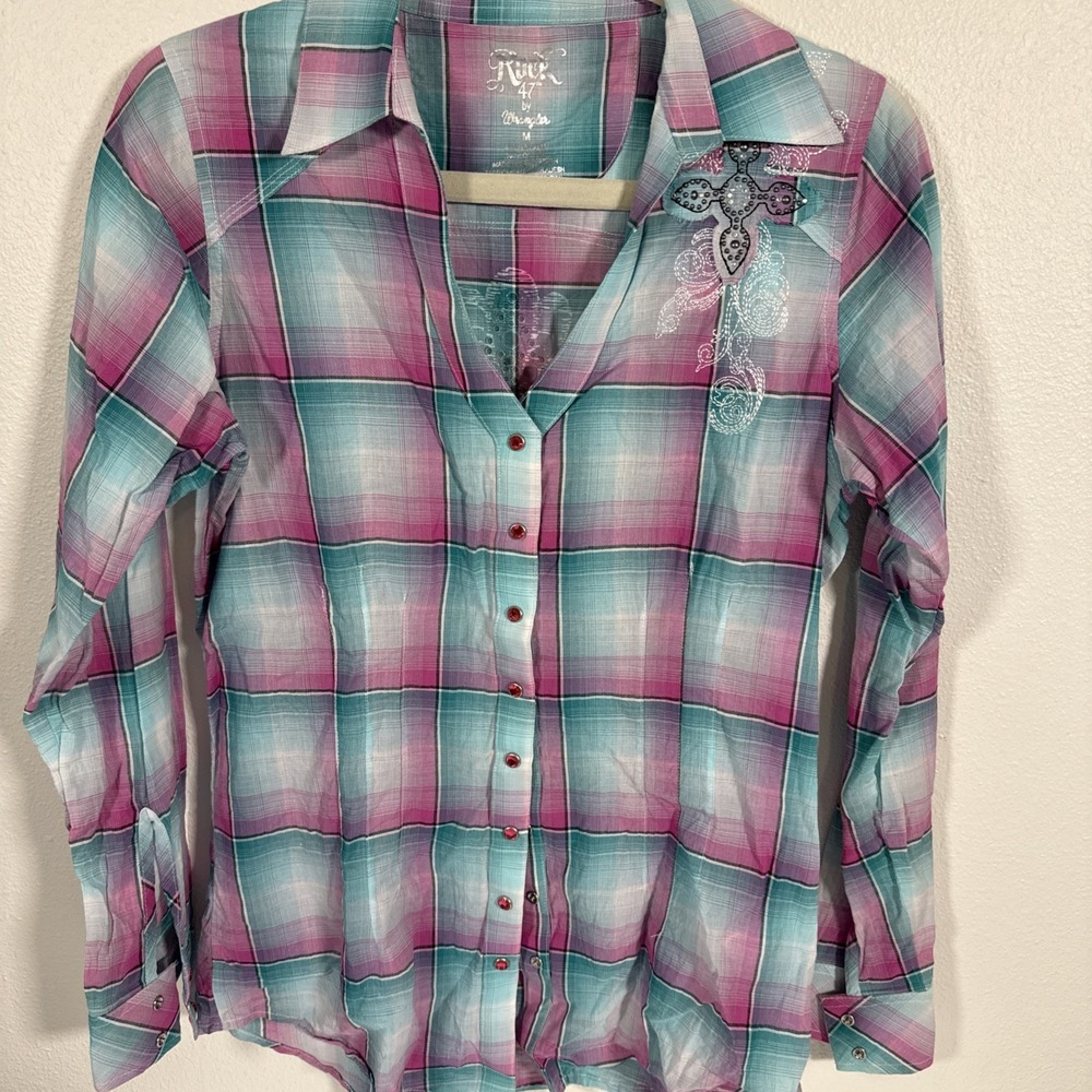 Wrangler Shirt Womens Medium Rock 47 Pink/‎ Blue Pearl Snap Rodeo Western N1